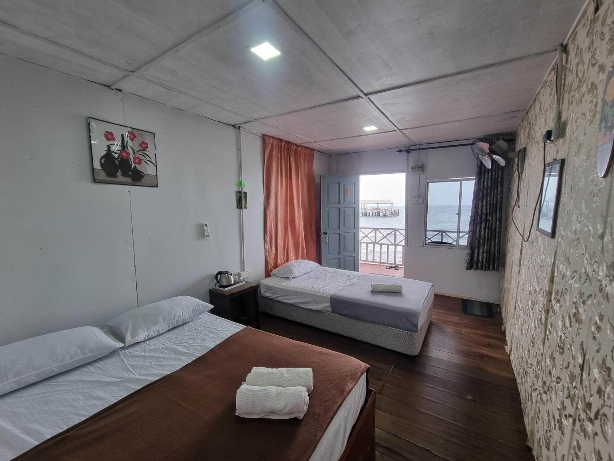 Hotel Mukut Seaview Kampong Mukut Habitación foto